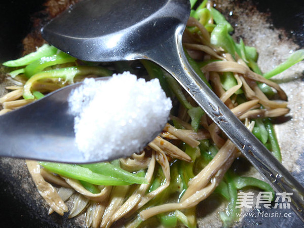 Stir-fried Daylily with Hot Peppers recipe