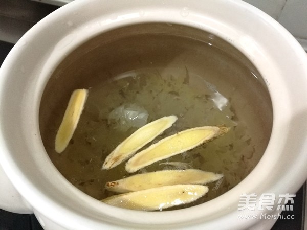 Sydney White Fungus and Wolfberry Soup recipe