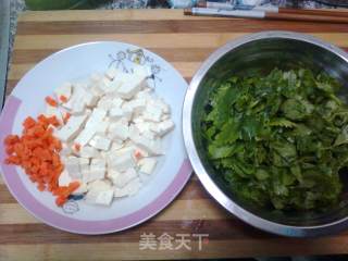 Stir-fried Tofu with Celery Leaves recipe