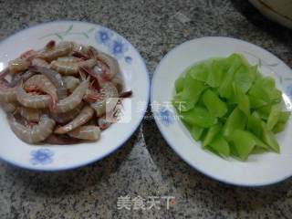 Fried Sea Prawns with Lettuce recipe