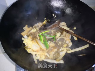 Stir-fried Noodles with Cabbage recipe