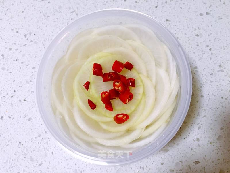 Refreshing Hot and Sour White Radish recipe