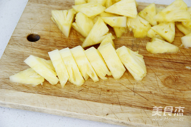 Freshly Squeezed Strawberry Pineapple Milkshake recipe