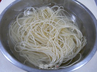 Watching Korean Dramas and Learning to Make Korean Cuisine-korean Cold Noodle recipe