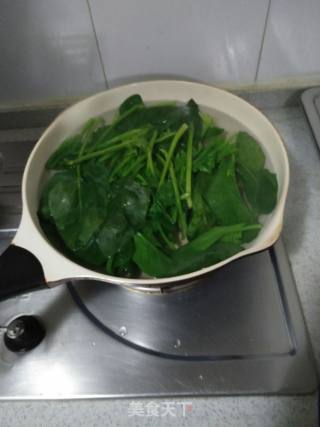 Stir-fried Sweet Potato Powder with Spinach recipe