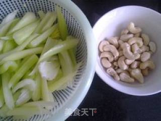 Stir-fried Celery with Cashew Nuts recipe