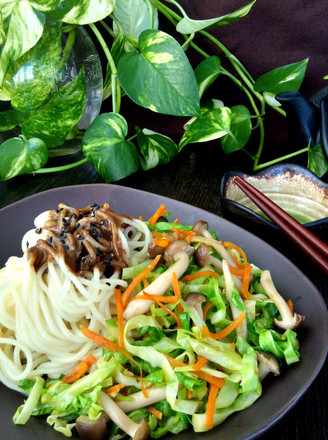 Cabbage, Crab and Mushroom Noodles recipe