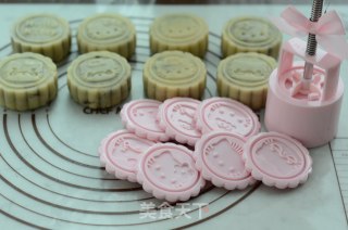 Kitty Five-none Mooncake recipe