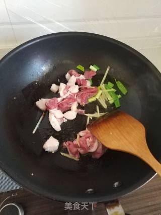 Fried Pork with Chili recipe