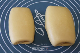 [milk-flavored Golden Bread Rolls]: Different Ways to Make Bread recipe