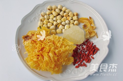 Tremella Lily and Lotus Seed Soup recipe