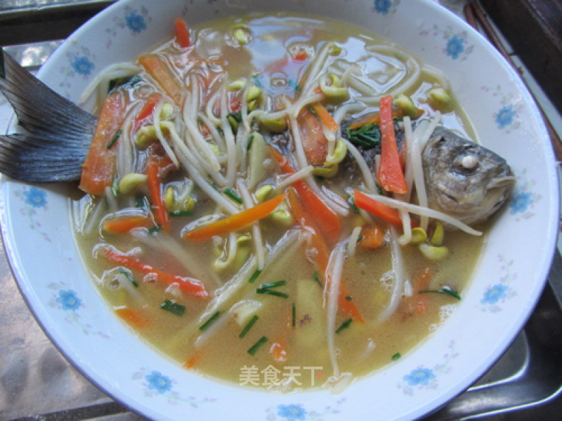 Bean Sprouts and Crucian Carp Soup recipe