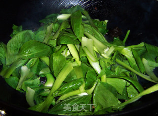 Refreshing and Beautifying Fungus Fried Rapeseed recipe