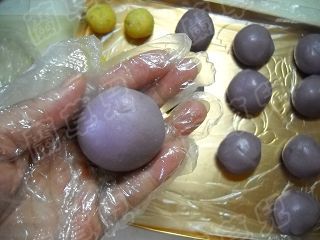 Purple Sweet Potato and Fig Jam Filling Snowy Mooncakes recipe