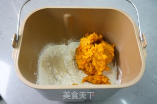 Golden Lucky Bag-pumpkin Coconut Bun recipe