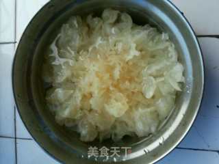White Fungus and Lotus Seed Soup recipe
