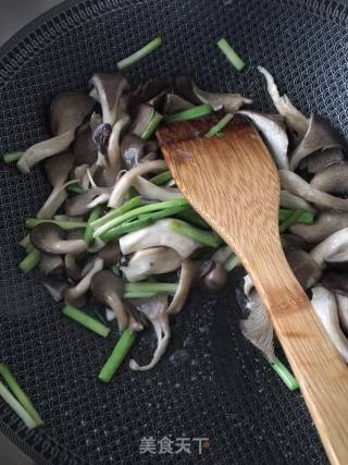 "kaishou Vegetarian" Stir-fried Mushrooms with Leek recipe