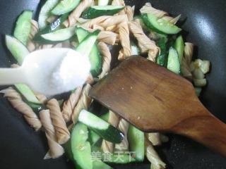 Stir-fried Bean Tendons with Cucumber recipe