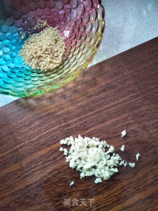 Peanuts Mixed with Bitter Chrysanthemum recipe