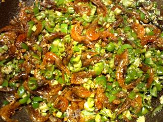 Stir-fried Dried River Prawns with Green Pepper recipe