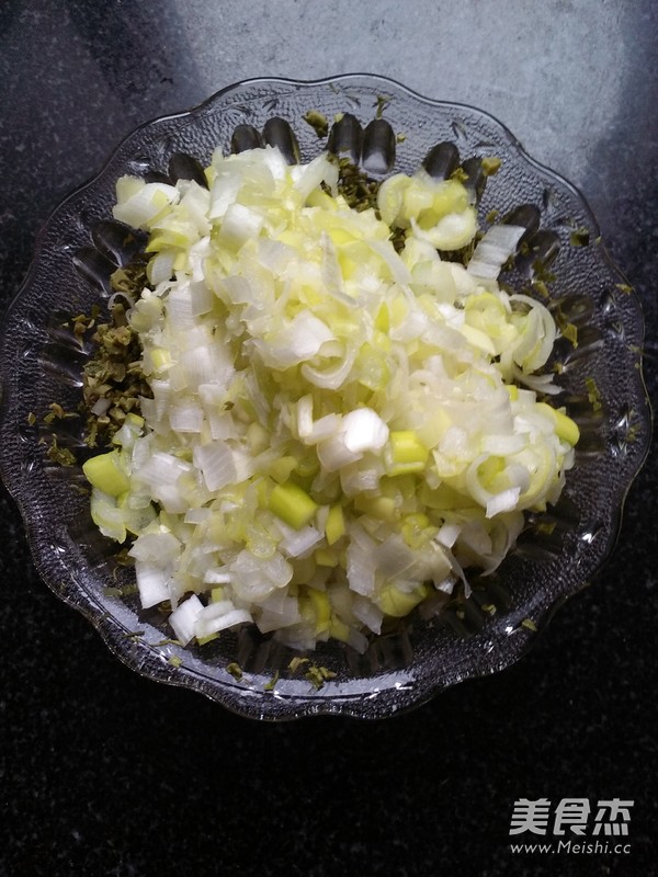 Spring Onions Mixed with Sprouts recipe