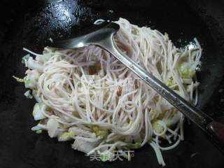 Fried Noodles with Pork and Cabbage recipe