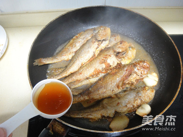 Sweet and Sour Yellow Croaker recipe