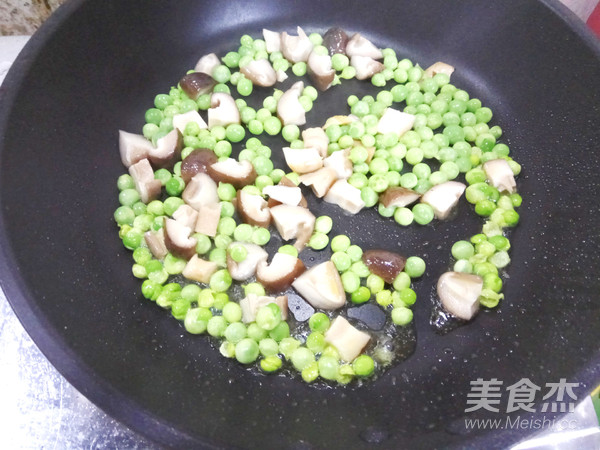 Shrimp Balls with Peas recipe