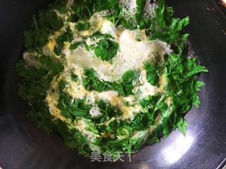 Chrysanthemum Leaf Egg Soup recipe