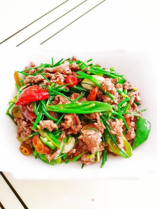 Stir-fried Beef with Leek Moss recipe