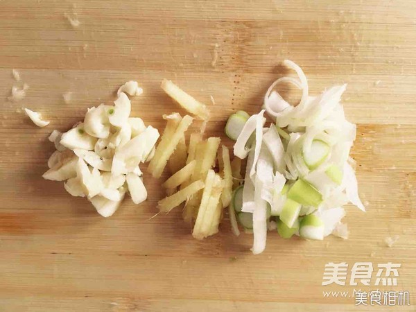 Hot Pepper and Egg Marinated Noodles recipe