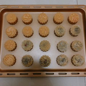 Cantonese-style Bean Paste Egg Yolk Mooncakes (super Detailed Steps, Suitable for Novices) recipe