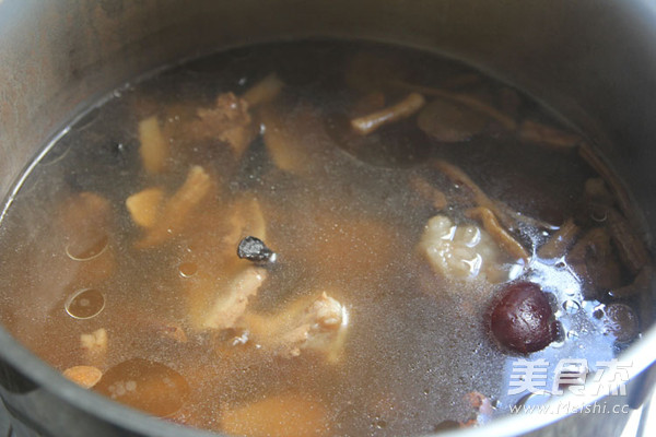 Nourishing Wild Lingzhi Soup for Autumn and Winter recipe