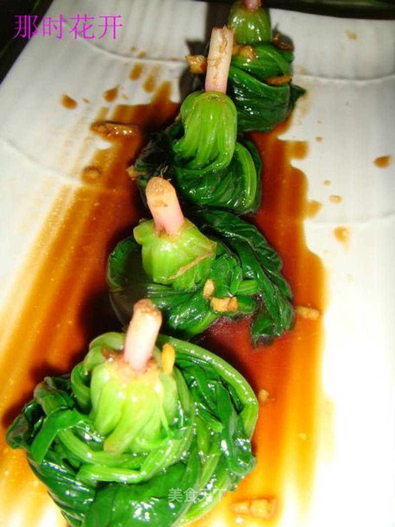 Spinach Rolls with Ginger Sauce recipe