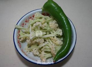 Stir-fried Cauliflower with Hot Pepper recipe