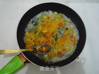 Salted Egg Yolk Hand Cake recipe
