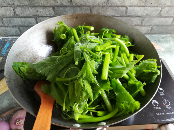 Vegetarian Fried Pumpkin Seedlings recipe