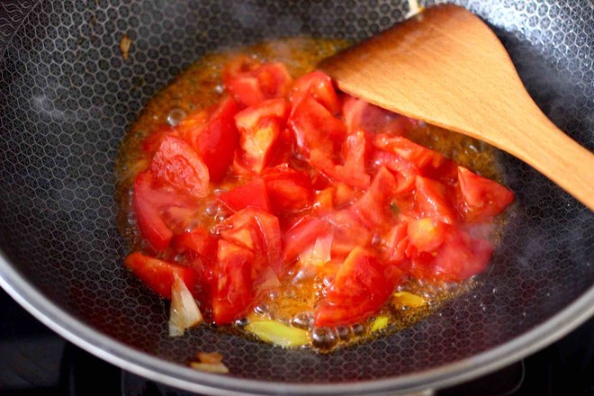 Beef Noodles with Tomato and Vegetables recipe