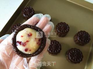 #新良第一节婚纱大赛# Chocolate Coconut and Cranberry Cheese Mooncakes recipe
