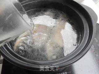 Papaya Crucian Carp Soup recipe