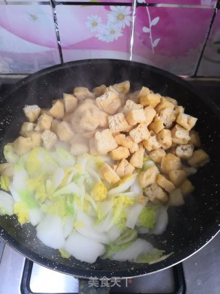 Cabbage Stew with Luncheon Meat and Bean Paste recipe