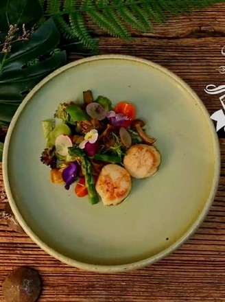Fried Scallops with Salad recipe