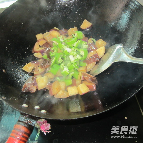 Fried Eggplant with Green Pepper and Fungus recipe