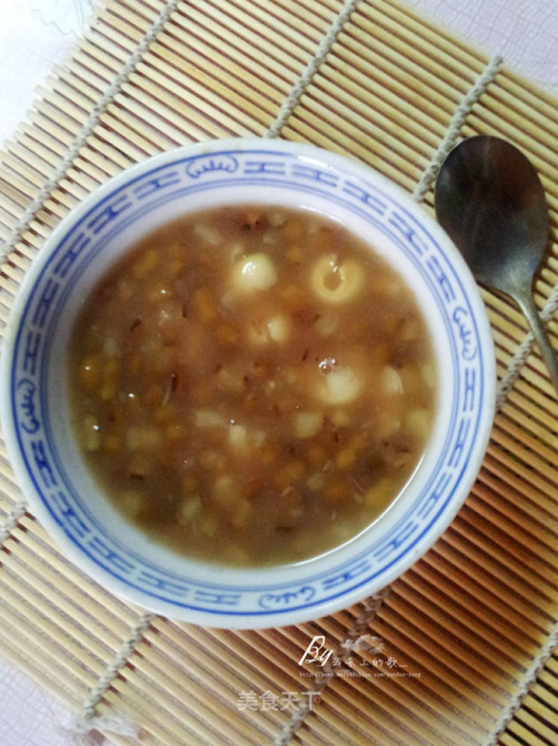 Qingrun Sugar Water-lotus Seed Chicken Head Rice Mung Bean Soup recipe