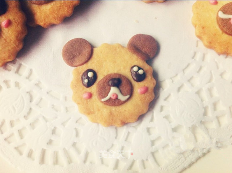 Stare at The Big Watery Eyes to Sell Cute-coconut Fragrant Bear Biscuits