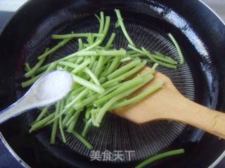 Stir-fried Wormwood Stalks recipe