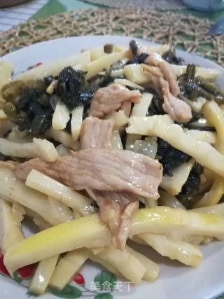 Stir-fried Bitter Bamboo Shoots with Pork Strips recipe