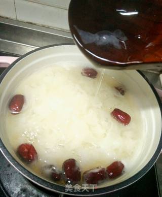 Milk Tremella and Red Date Soup recipe