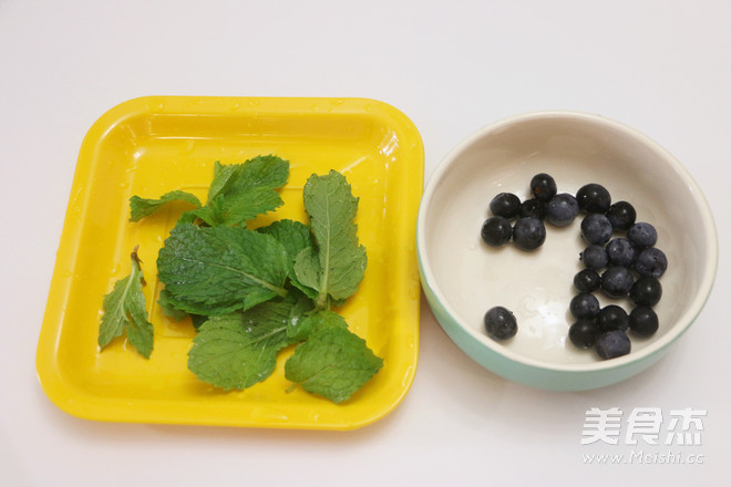 Lime Blueberry Cocktail recipe