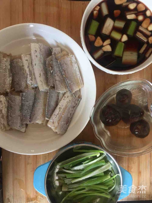 Saury in Red Wine recipe